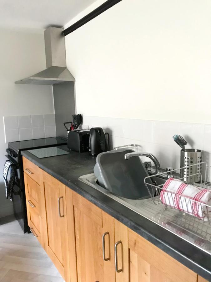 The Beach Hut - 1 Bedroom Apartment Near The Beach 본머스 외부 사진