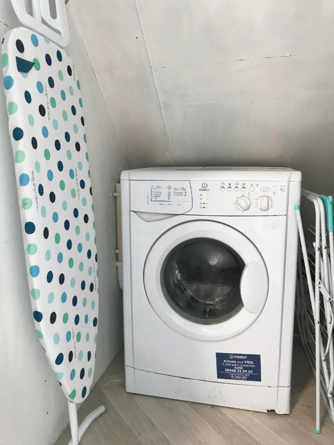 The Beach Hut - 1 Bedroom Apartment Near The Beach 본머스 외부 사진