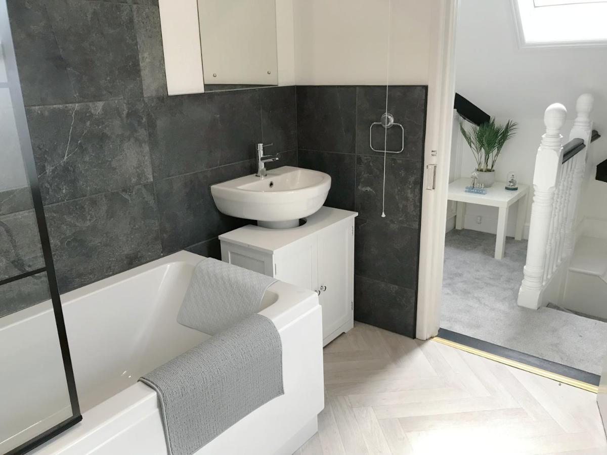 The Beach Hut - 1 Bedroom Apartment Near The Beach 본머스 외부 사진